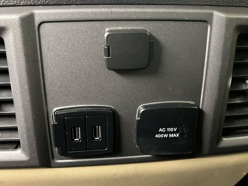 Used 2018 Ford F150 XLT w/ Equipment Group 302A Luxury AWD/4WD image 13