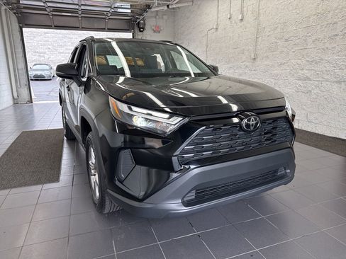 Used 2024 Toyota RAV4 XLE FWD image 2