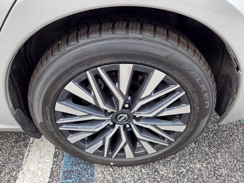 Used 2024 Nissan Altima 2.5 SV FWD image 19