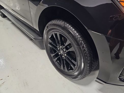 Used 2024 Ford Expedition Max XLT image 11