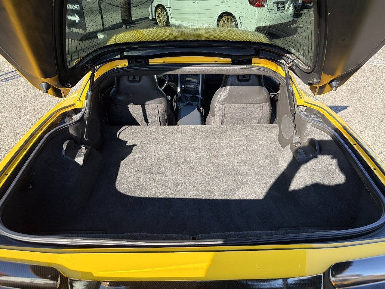 Used 2005 Chevrolet Corvette Coupe w/ Preferred Equipment Group RWD image 7