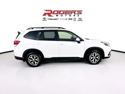 Certified 2023 Subaru Forester Premium AWD/4WD image 9