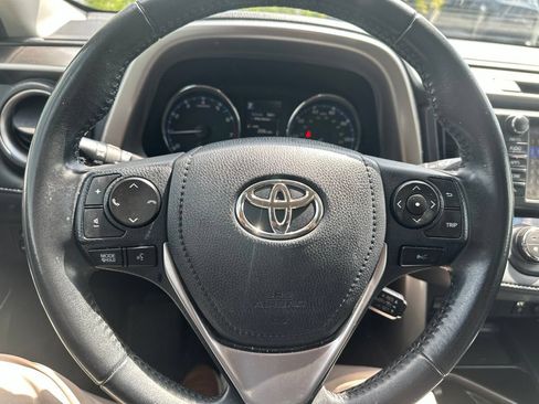 Used 2018 Toyota RAV4 Limited FWD image 17