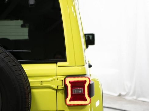 Used 2024 Jeep Wrangler Sahara image 35