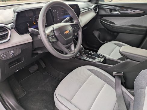 Used 2024 Chevrolet TrailBlazer LT w/ Driver Confidence Package image 24