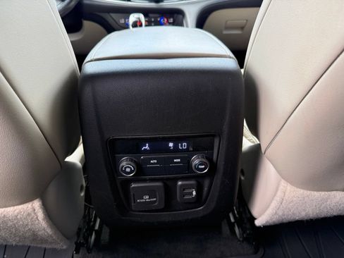 Used 2019 Buick Enclave Essence FWD image 31