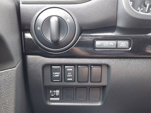 Used 2024 Nissan Titan SV w/ SV Bronze Edition Package image 31