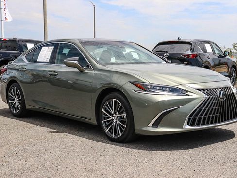Used 2025 Lexus ES 350 w/ Premium Package FWD image 3