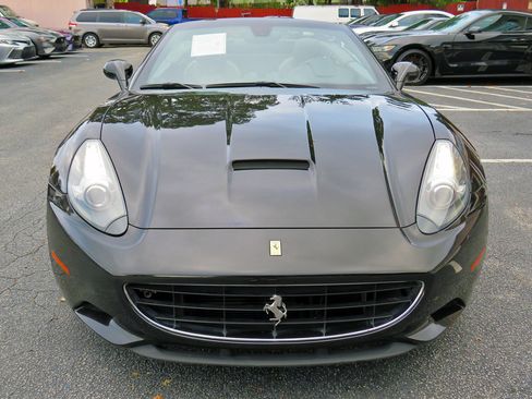Used 2011 Ferrari California image 5