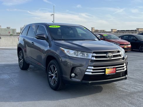 Used 2017 Toyota Highlander Plus image 10