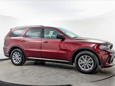 Used 2023 Dodge Durango SXT image 11
