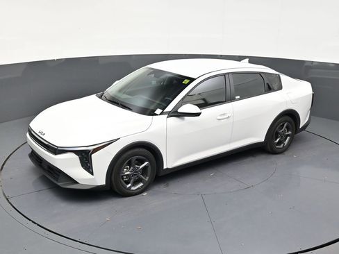 Used 2025 Kia K4 FWD image 12