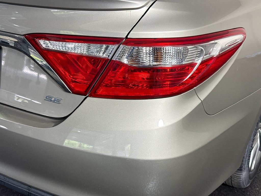 Used 2017 Toyota Camry SE FWD image 32