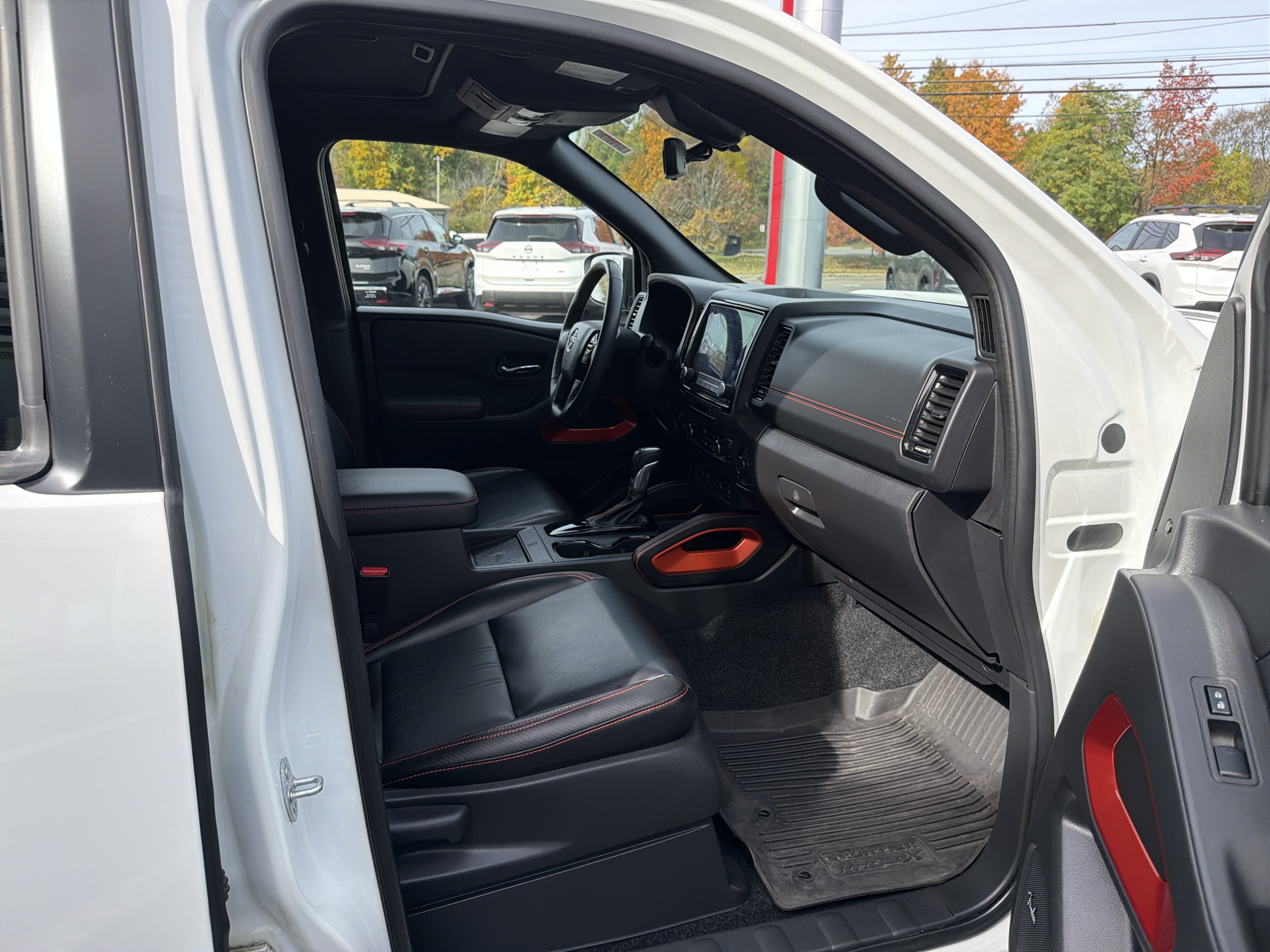 Used 2024 Nissan Frontier PRO-4X w/ Pro Premium Package AWD/4WD image 11