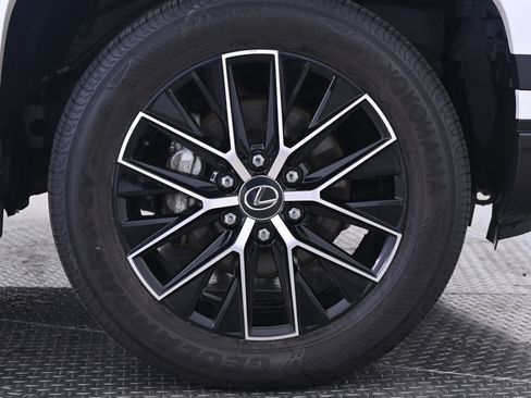 Used 2024 Lexus GX 550 w/ Accessory Package (Z1) AWD/4WD image 14