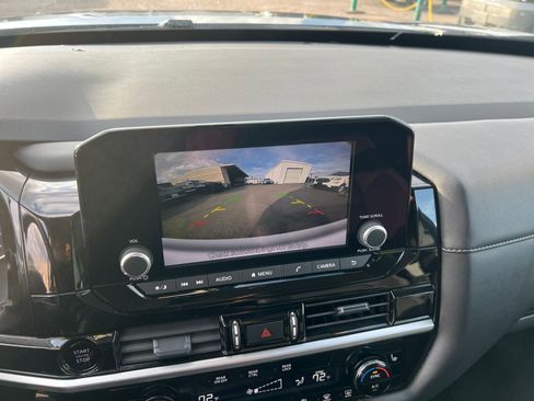 Used 2025 Nissan Pathfinder SV image 17