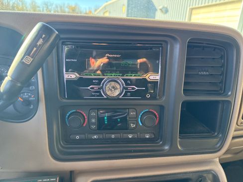 Used 2004 Chevrolet Silverado 3500 LT w/ Heavy-Duty Power Package image 13