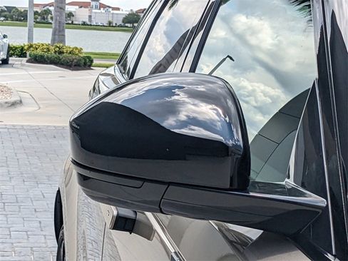 New 2026 Land Rover Range Rover Velar Dynamic SE image 11