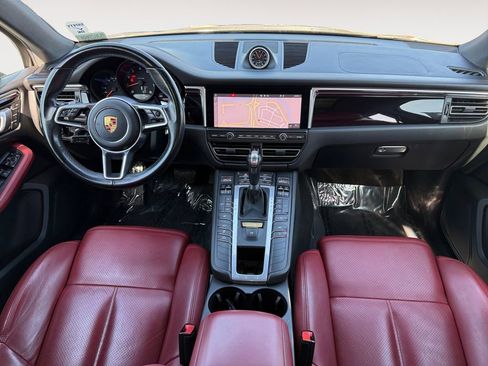 Used 2021 Porsche Macan image 30