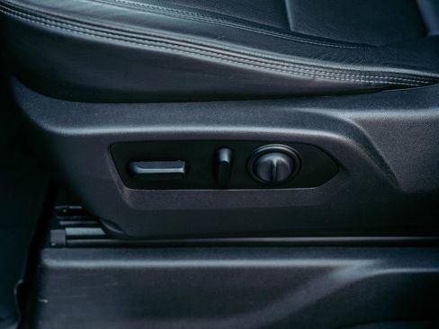 Used 2021 Chevrolet Silverado 1500 High Country w/ Technology Package image 16