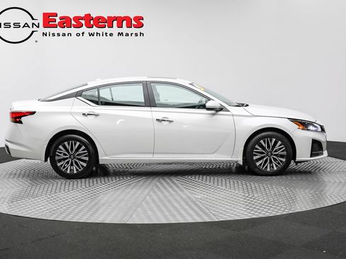 Used 2024 Nissan Altima 2.5 SV w/ SV Premium Package AWD/4WD image 4