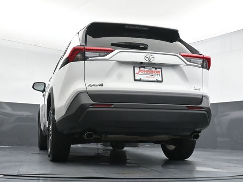 Used 2024 Toyota RAV4 XLE FWD image 37
