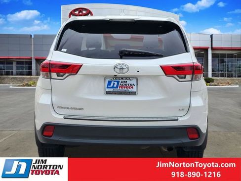 Used 2018 Toyota Highlander Plus FWD image 7