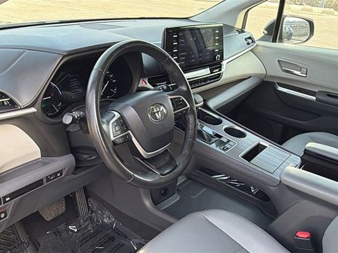 Used 2024 Toyota Sienna XLE image 15