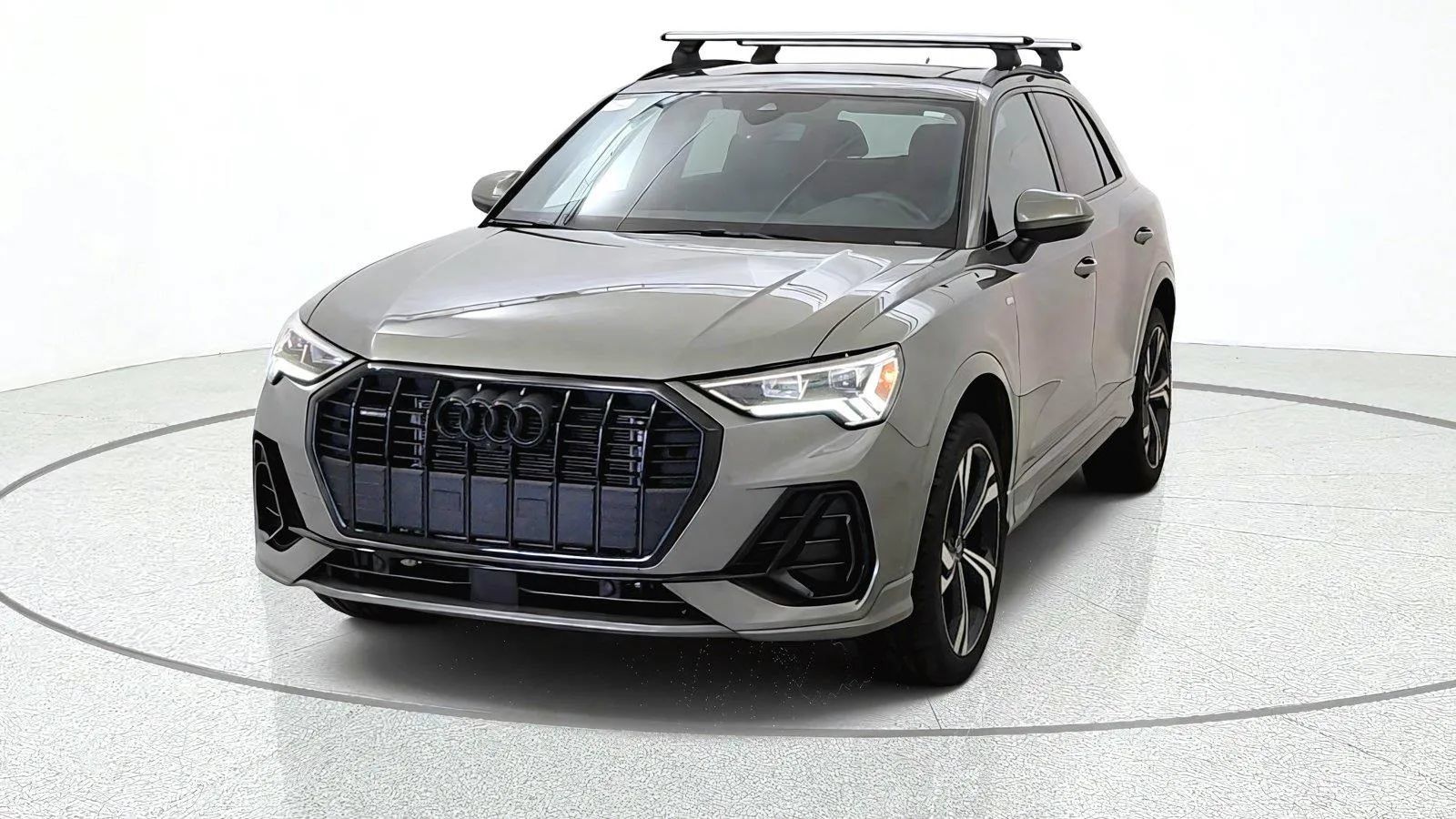 Used 2024 Audi Q3 2.0T Premium Plus w/ Premium Plus Package AWD/4WD image 3