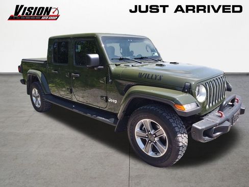 Used 2023 Jeep Gladiator Overland w/ Cold Weather Group AWD/4WD image 7