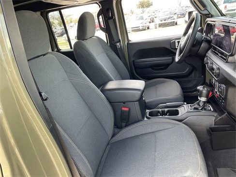 Used 2025 Jeep Wrangler Willys image 28