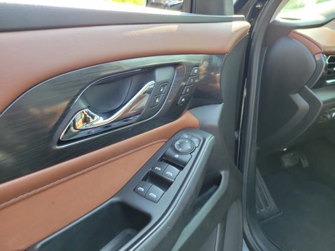 Used 2018 Chevrolet Traverse High Country image 18