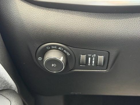 Used 2025 Jeep Compass Latitude AWD/4WD image 21