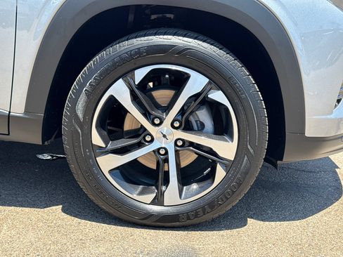 Used 2024 Chevrolet Trax RS w/ Sunroof Package FWD image 5