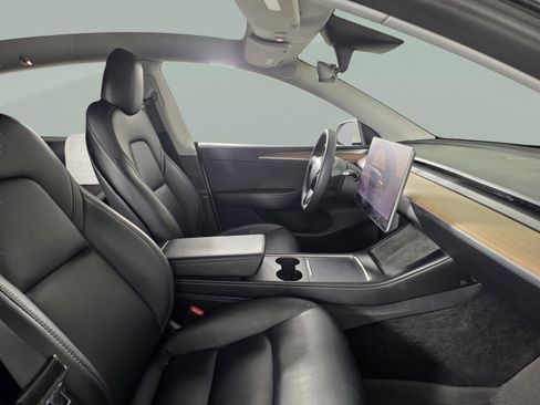 Used 2023 Tesla Model Y Long Range image 23