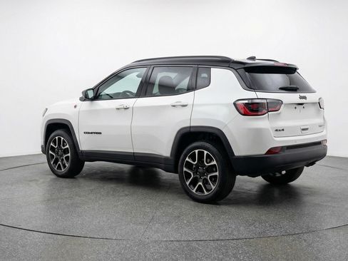 Used 2025 Jeep Compass Trailhawk AWD/4WD image 6