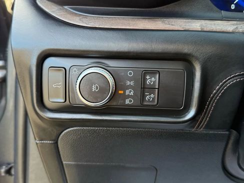 Used 2020 Ford Explorer Platinum w/ Premium Technology Package image 31