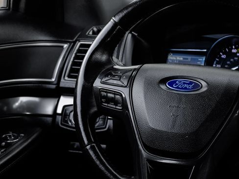 Used 2018 Ford Explorer XLT w/ Equipment Group 202A AWD/4WD image 24