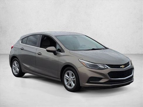 Used 2017 Chevrolet Cruze LT FWD image 3