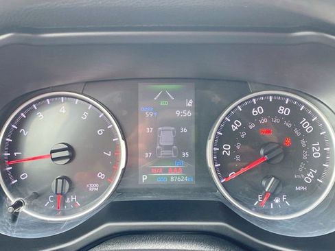 Used 2022 Toyota RAV4 LE AWD/4WD image 3