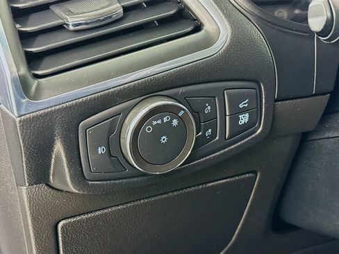 Used 2022 Ford Edge Titanium image 10