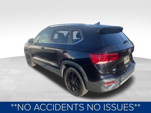 Used 2023 Volkswagen Taos SE w/ Panoramic Sunroof Package image 3