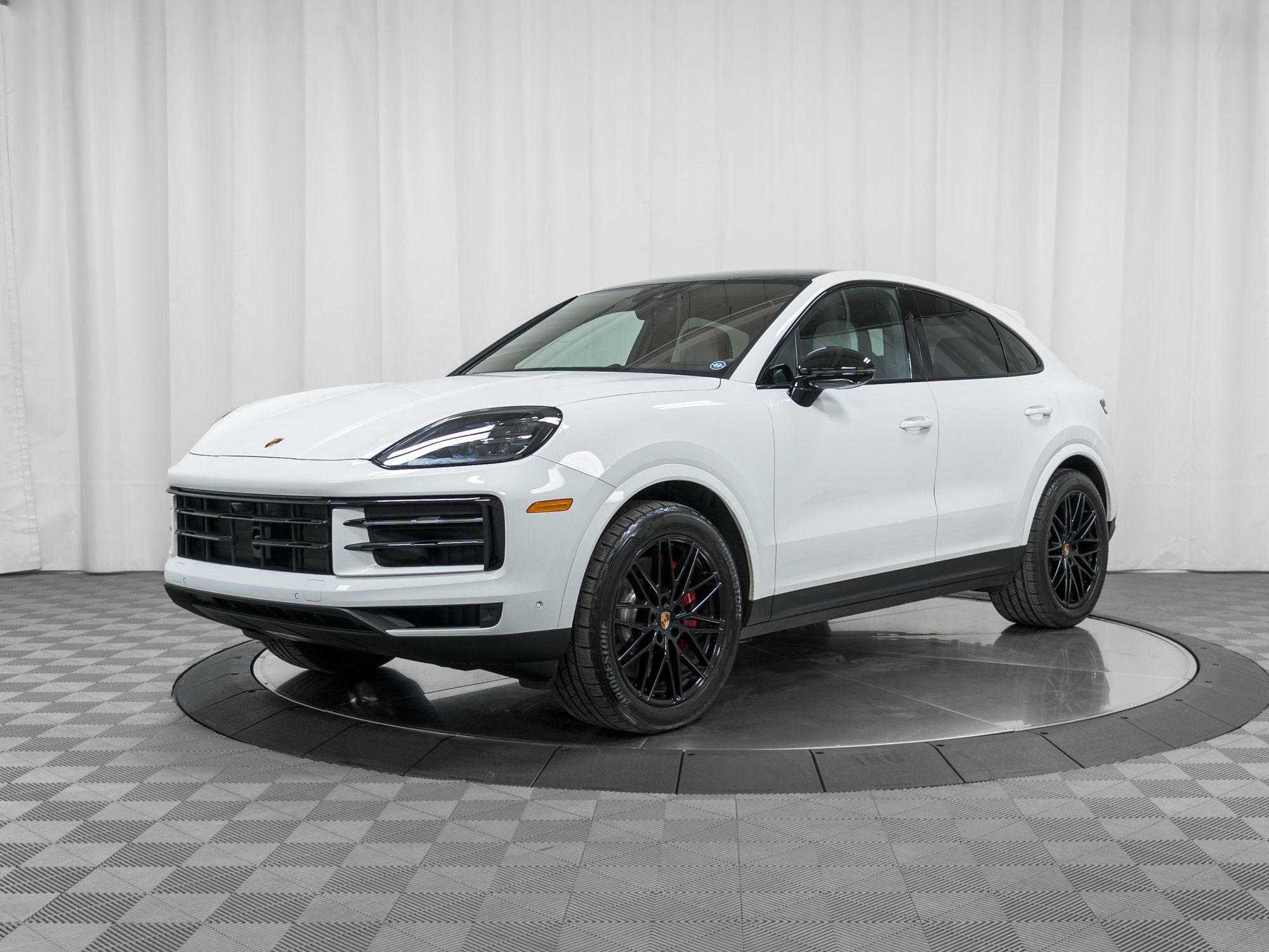 Used 2025 Porsche Cayenne S AWD/4WD image 1