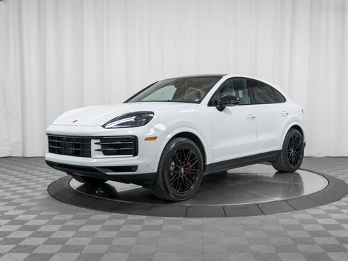 Used 2025 Porsche Cayenne S image 1