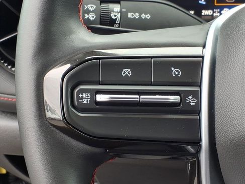 Used 2024 Chevrolet Colorado Z71 w/ Z71 Convenience Package 2 image 11