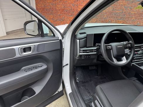 Used 2025 Hyundai Santa Fe SE w/ Tow & Go Package AWD/4WD image 8
