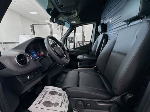 Used 2026 Mercedes-Benz Sprinter 144 Cargo image 21