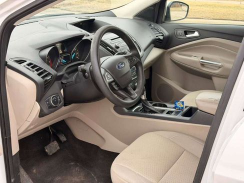 Used 2017 Ford Escape SE image 5