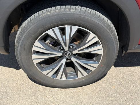 Used 2023 Nissan Rogue SV AWD/4WD image 17
