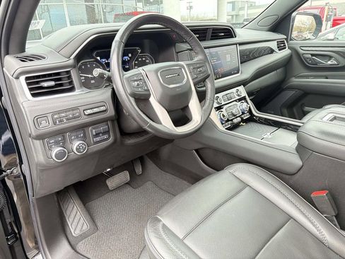 Used 2021 GMC Yukon XL Denali w/ Denali Premium Package image 29
